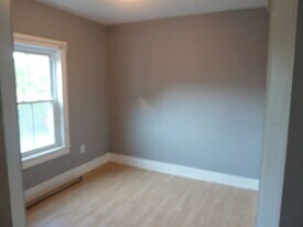 39 S Village Rd, Unit D in Loudon, NH - Building Photo
