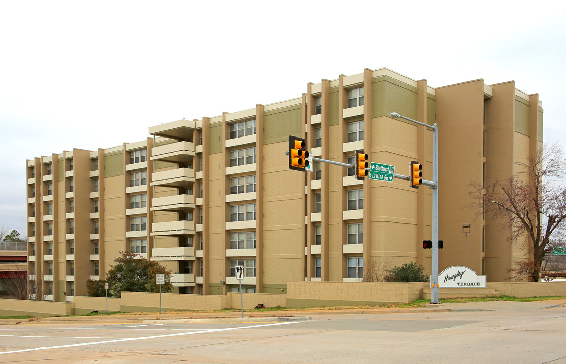 Hewgley Terrace in Tulsa, OK - Building Photo