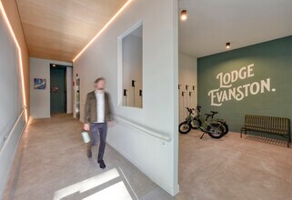 1712 Oak Ave, Unit 302 in Evanston, IL - Building Photo - Building Photo