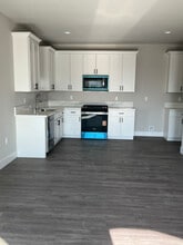 5306 Hawkwatch Ln in Bakersfield, CA - Building Photo - Building Photo