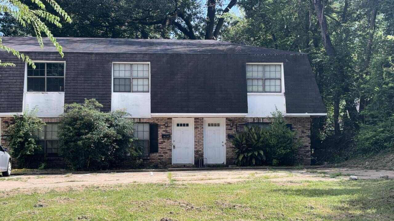 929 Poplar Blvd in Jackson, MS - Building Photo
