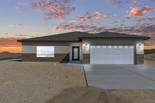 10096 Glen Rd in California City, CA - Building Photo