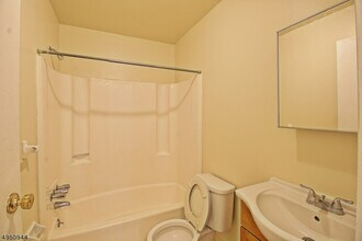20 Delar Pkwy in Franklin Township, NJ - Building Photo - Building Photo