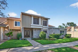 11504 Village Pl Dr in Houston, TX - Foto de edificio - Building Photo