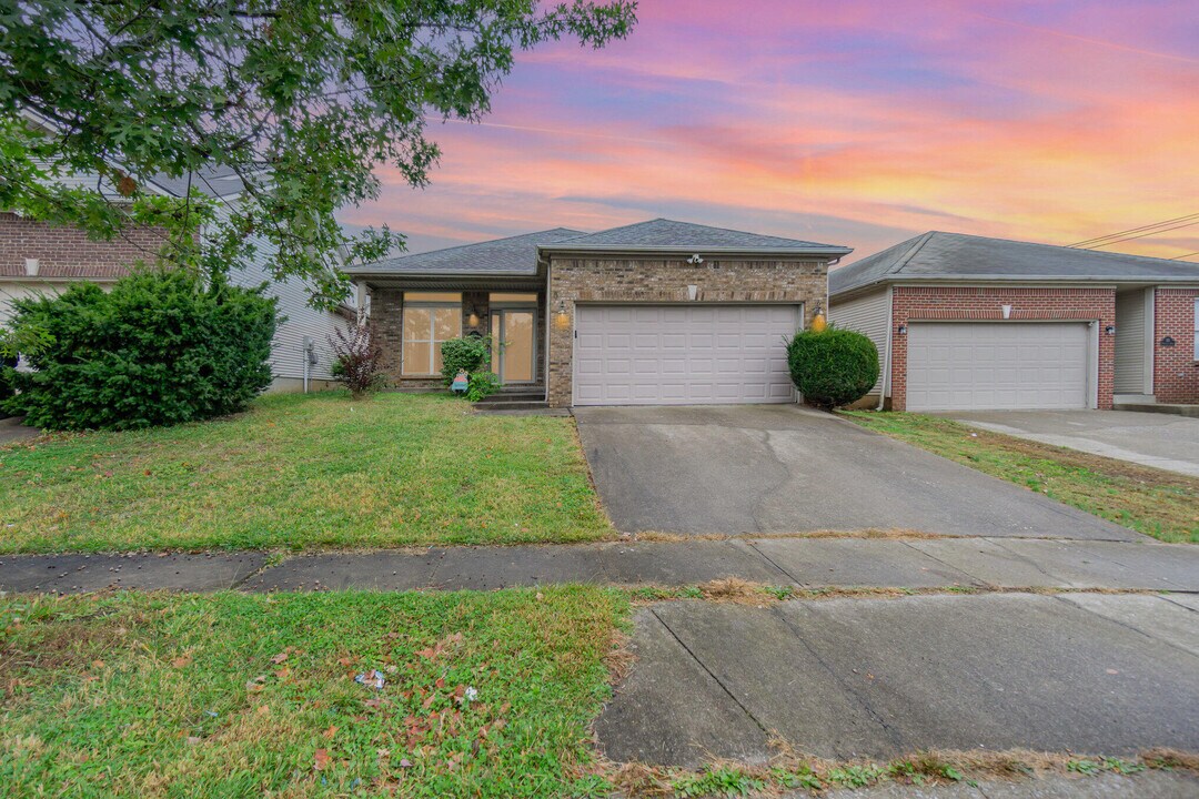 741 Whispering Brook Trce in Lexington, KY - Building Photo