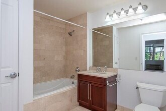 15 Enterprise Ct in Jersey City, NJ - Building Photo - Building Photo