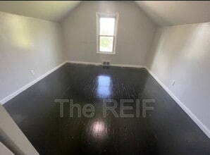 1404 E Kurtz Ave in Flint, MI - Building Photo - Building Photo