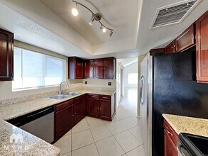 10037 E Stella Rd in Tucson, AZ - Foto de edificio - Building Photo