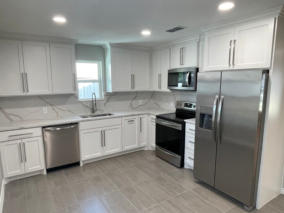 2832 Cherrywood Ave in Dallas, TX - Building Photo