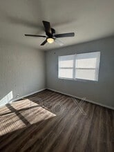 704 W Oak St in Rogers, AR - Building Photo - Building Photo