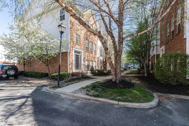 420 Beverly Ct in Carmel, IN - Foto de edificio - Building Photo