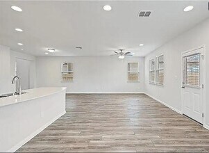 10801 Sentinel Dr in Austin, TX - Building Photo - Building Photo