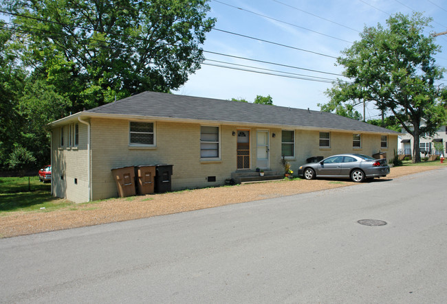 166 37th Ave N in Nashville, TN - Foto de edificio - Building Photo