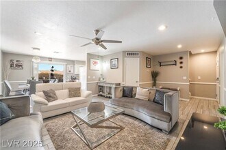 7904 Copper Canyon Rd in Las Vegas, NV - Foto de edificio - Building Photo