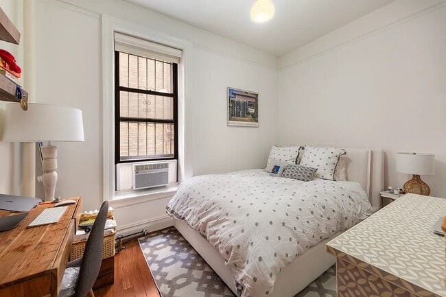 135 W 16th St in New York, NY - Building Photo - Building Photo