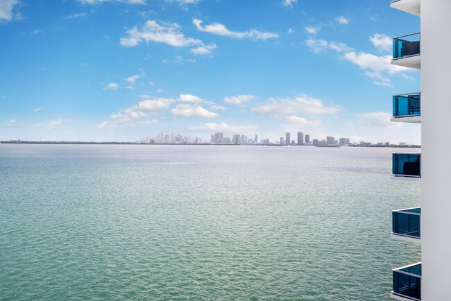 Wake Biscayne Bay in North Bay Village, FL - Building Photo - Building Photo