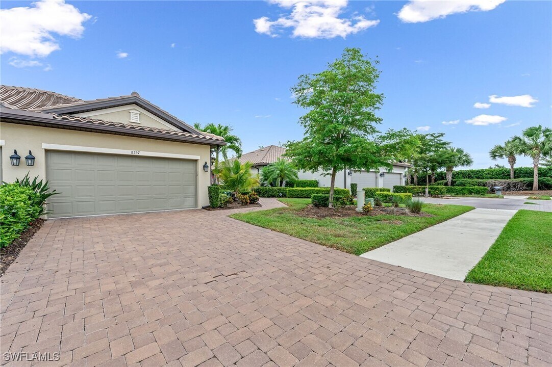 8257 Lucello Terrace W in Naples, FL - Building Photo