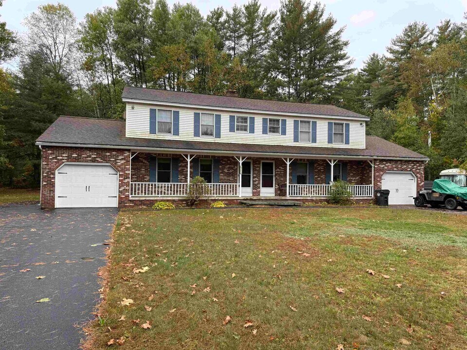 352A Goffstown Back Rd in Goffstown, NH - Building Photo