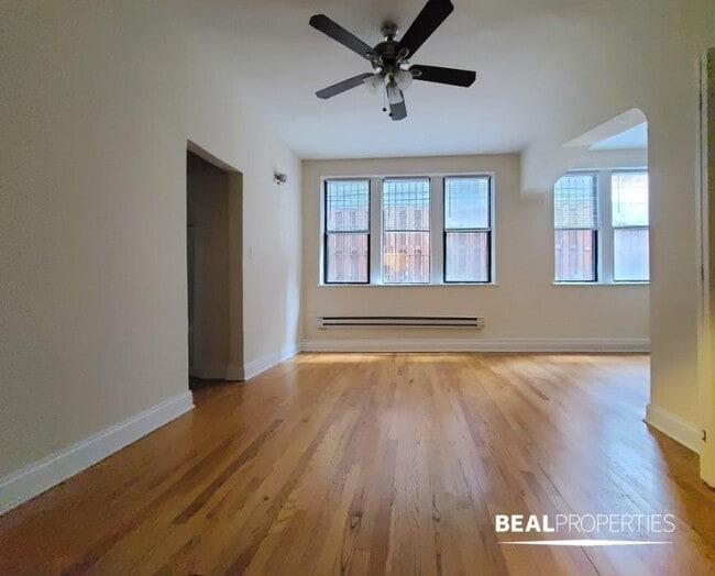 property at 4614 N Paulina St