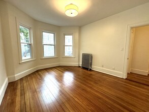 11 E Milton Rd, Unit 1 in Brookline, MA - Building Photo - Building Photo