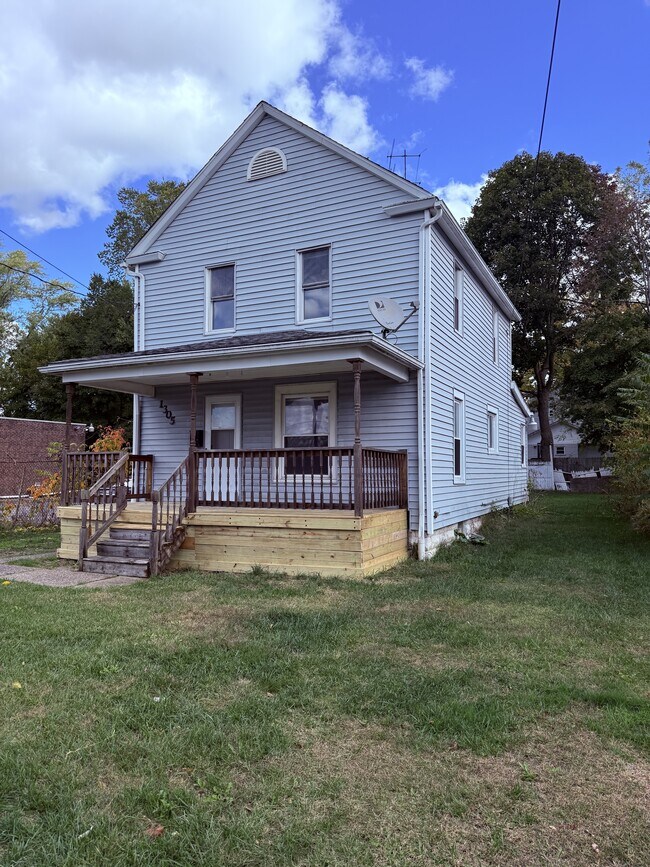1305 Curtis St in Akron, OH - Building Photo - Building Photo