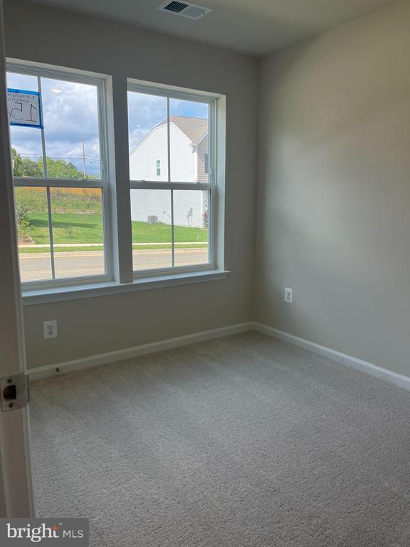 332 Watercourse Dr in Ranson, WV - Building Photo - Building Photo