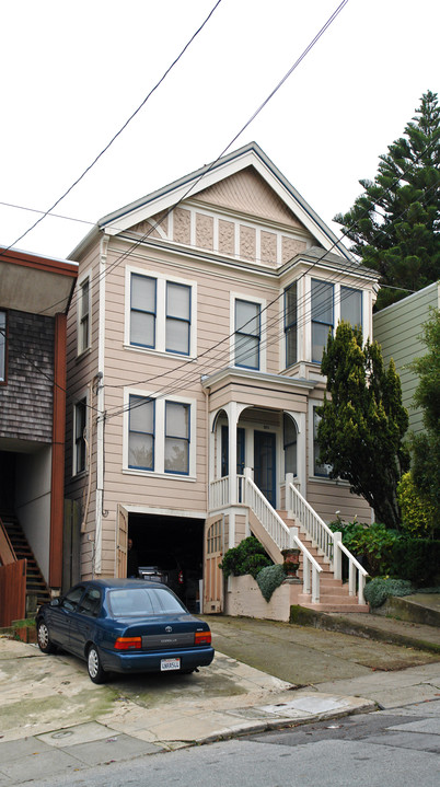 521 A,B 30th St in San Francisco, CA - Building Photo