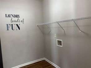 2392 Newbury Oaks Ct in Lawrenceville, GA - Foto de edificio - Building Photo