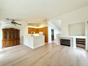 2351 Fairhaven Dr in Hollister, CA - Building Photo - Building Photo