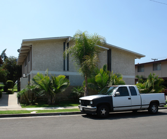 5532-5534 Fernhill Cir in Huntington Beach, CA - Building Photo - Building Photo