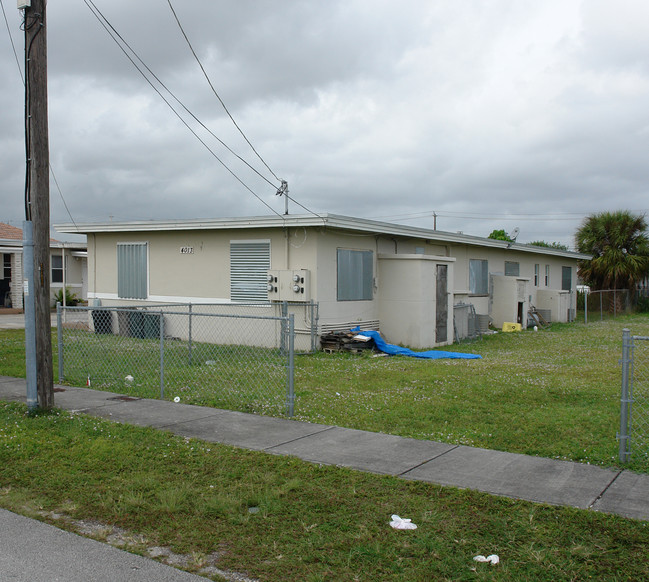 4013-4017 SW 22nd St in Hollywood, FL - Building Photo - Building Photo