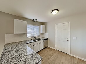 16533 E Wyoming Dr in Aurora, CO - Building Photo - Building Photo