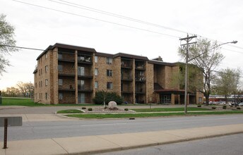 Winston Apartments in Bloomington, MN - Building Photo - Building Photo