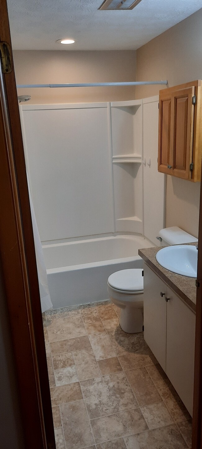 4449 16th St NW, Unit 4449 in Canton, OH - Foto de edificio - Building Photo