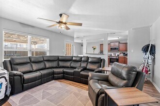 2913 Seacrest Ln in La Marque, TX - Foto de edificio - Building Photo