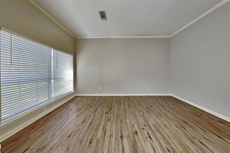 64 Hickory Oak Dr in Spring, TX - Building Photo - Building Photo
