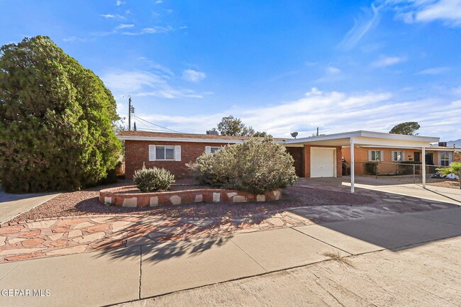 5828 Sturgeon Dr in El Paso, TX - Building Photo - Building Photo