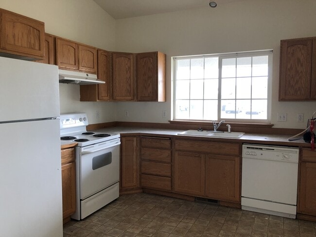 8011 Hudson Dr in Pasco, WA - Building Photo - Building Photo