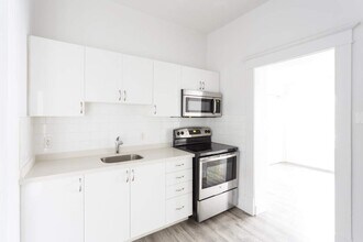 Royal & Wales Apartments in Kitchener, ON - Building Photo - Building Photo