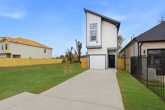 3320 Francis St in Houston, TX - Building Photo - Building Photo