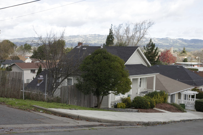 32 West St in Petaluma, CA - Building Photo - Building Photo