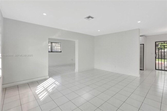 3225 SW 94th Ave in Miami, FL - Building Photo - Building Photo
