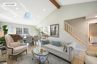 35 Tyrone Dr in East Hampton, NY - Building Photo - Building Photo