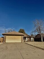 1108 Countrywood Ln in Edmond, OK - Building Photo