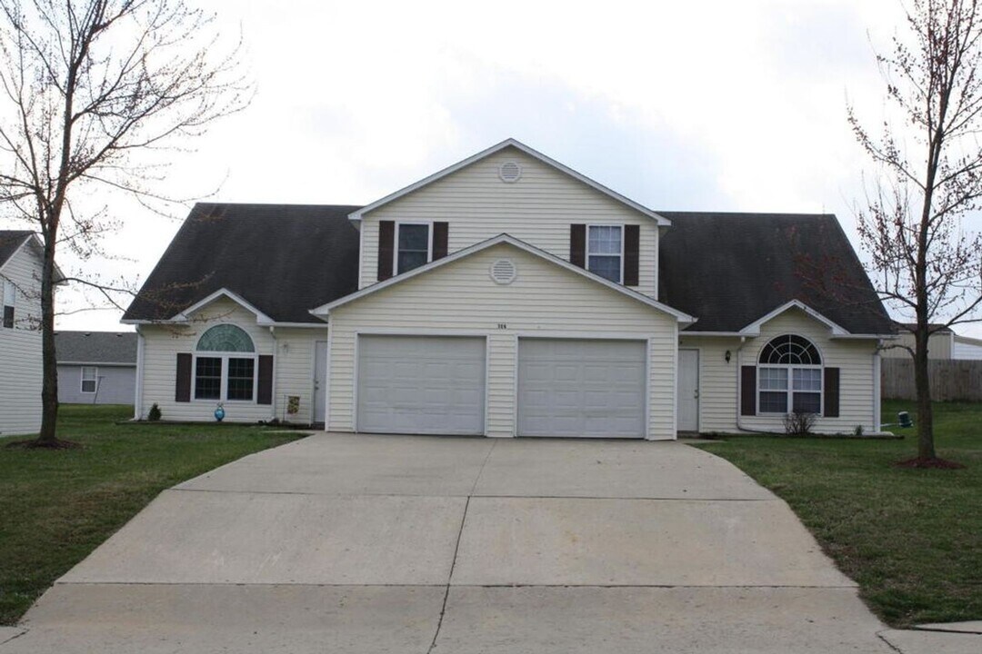 306 E Liberty Ln in Ashland, MO - Building Photo