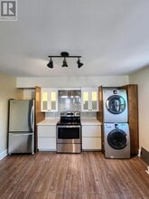 75 Thomas St in St Catharines, ON - Building Photo - Building Photo