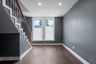 2108 S Homan Ave in Chicago, IL - Building Photo - Building Photo