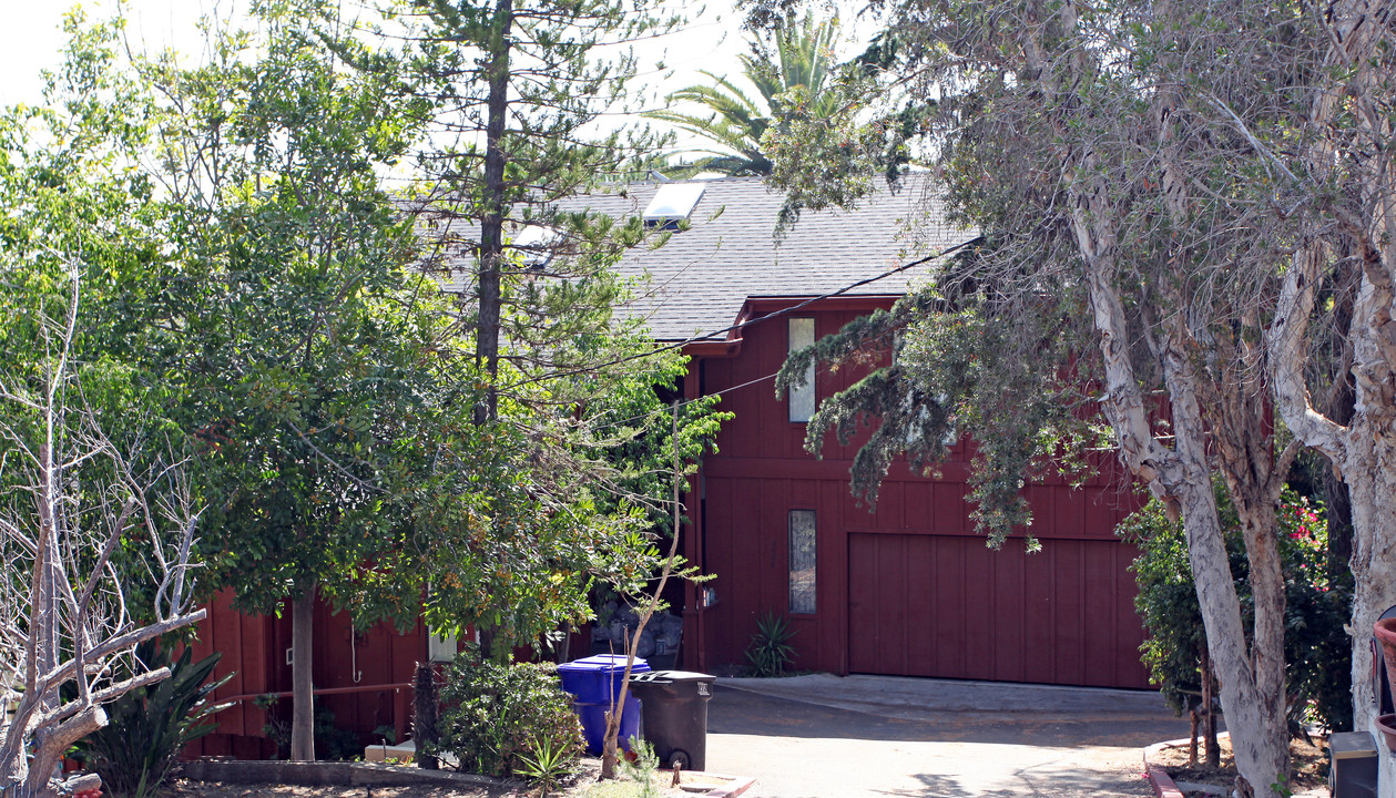 3684-3692 Alexia Pl in San Diego, CA - Foto de edificio