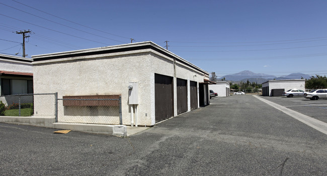 Victoria Apartments in Highland, CA - Building Photo - Building Photo