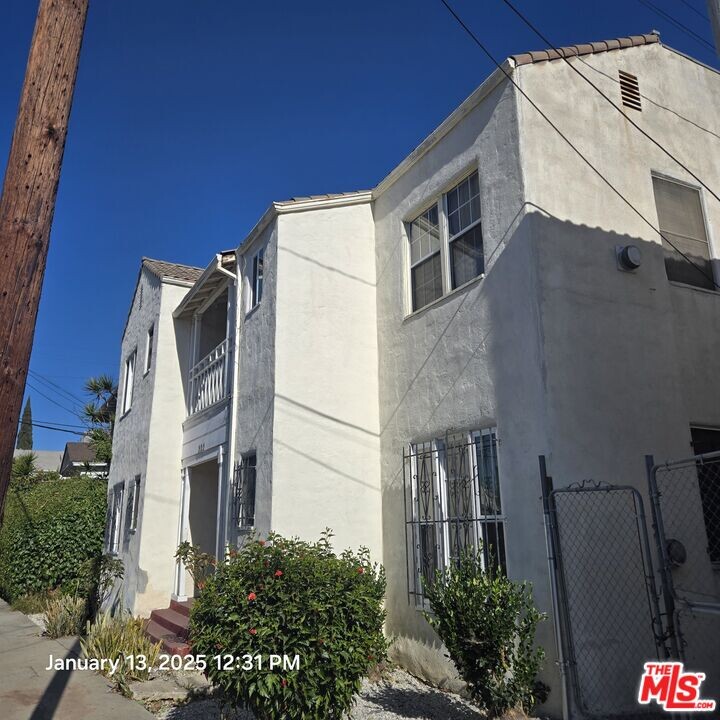 232 N Belmont St in Los Angeles, CA - Building Photo